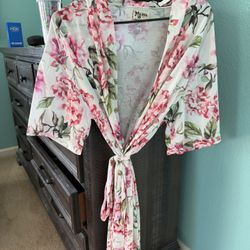 Women’s lightweight robe size A