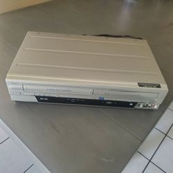 Funai SV2000 WV20V6 DVD Recorder and VCR Combo