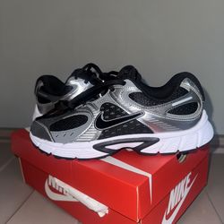 Nike V5 RNR 5.5y $45