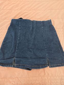 Medium wash women's skort