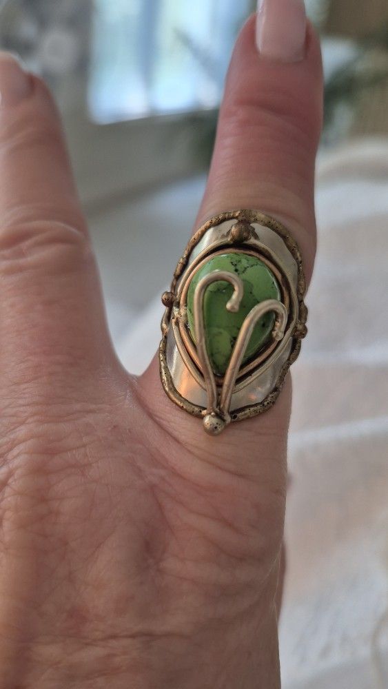 Vtg.Stunning ALPACA SILVER & BRASS GREEN TURQUOISE RING- SZ8
