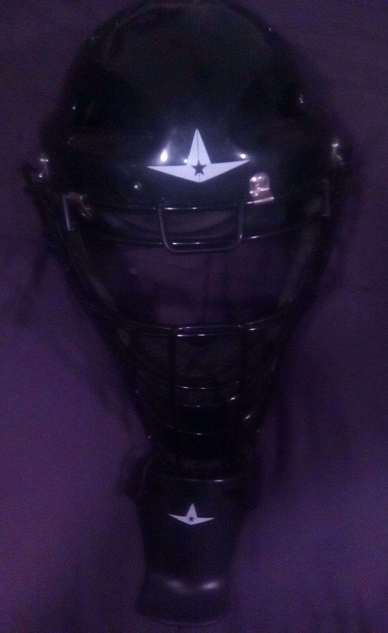 *UNDER ARMOR* VICTORY CATCHER'S MASK (SMALL)