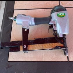 Pistola de Latillero