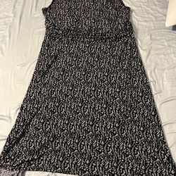 Jessica Howard Women’s plus size sleeveless dress, size 22, black with white stems/flowers 