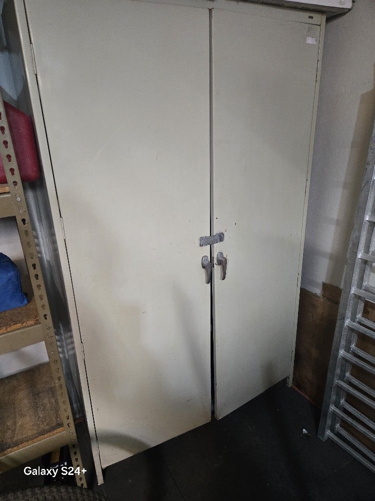 Free Cabinet