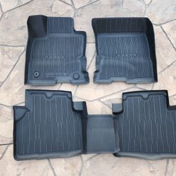 22-26 Escape Hybrid -  Floor Liners Rubber 