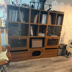 Bookshelf. Tv stand.