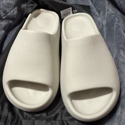 Yeezy Slide Size 8