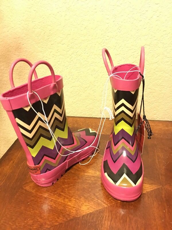 Girls rain boots size 6/7