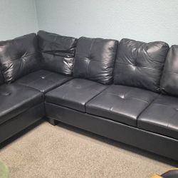 BRAND NEW SECTIONAL COUCH WITH OTTOMAN INCLUDED