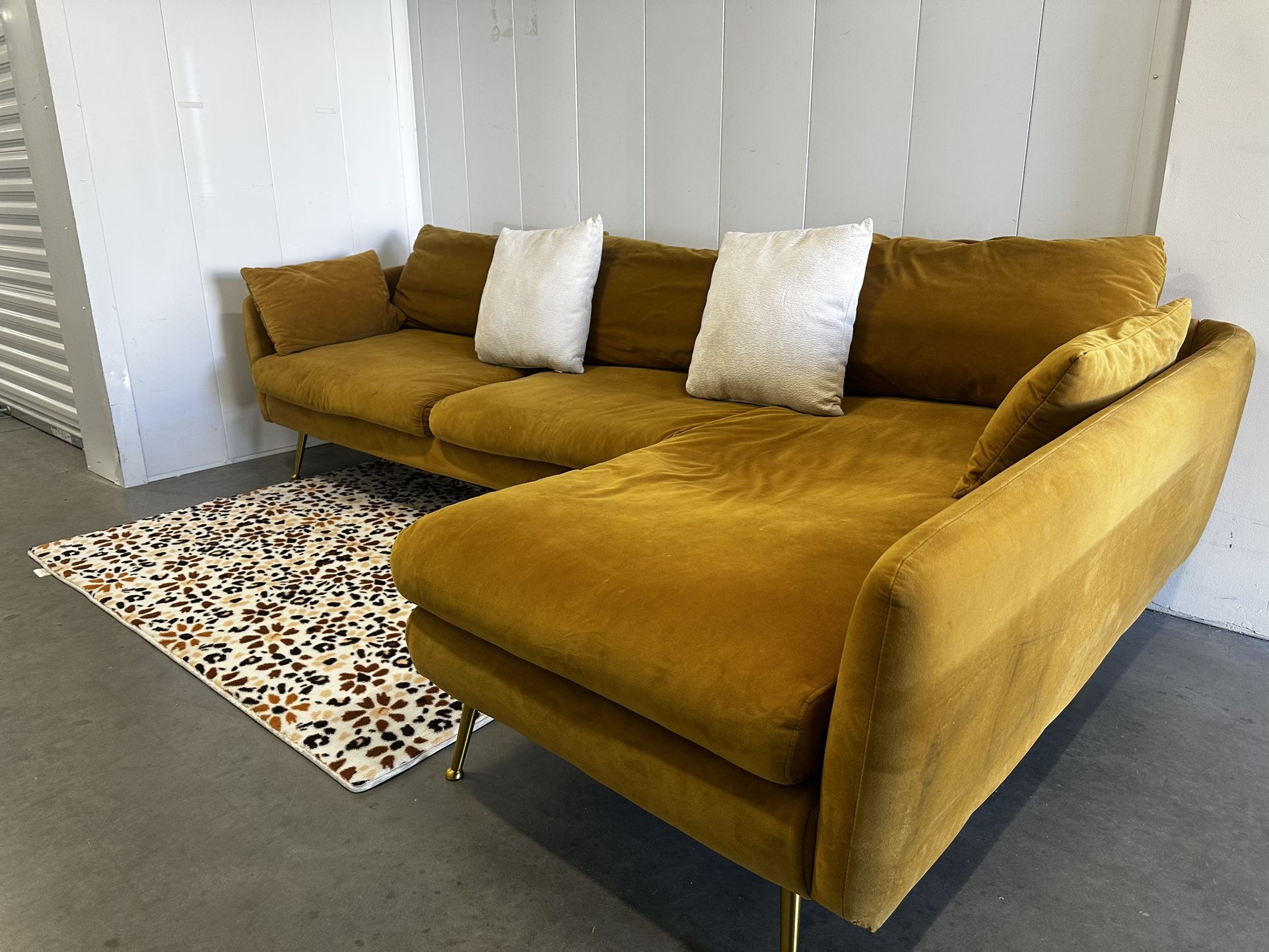 GOLD SECTIONAL COUCH W/ FREE DELIVERY