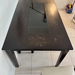 Gorgious Wood Table And Chairs 