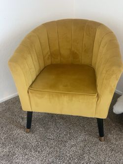 Mustard Yellow Velvet Accent Chair – Black & Gold Legs