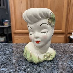 Vintage 1950’s Ceramic Glamour Girl Lady Head Vase.   Size approximately 6 inches tall.  Preowned no cracks or chips.  Smoke free home 
