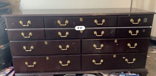 10 Drawer Dresser w/Mirror *Available*