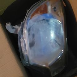 OEM 2ND Gen (2005-2015) Tacoma Headlight Assembly 