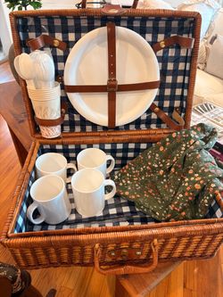 Wicker Picnic Basket Set with Dishes