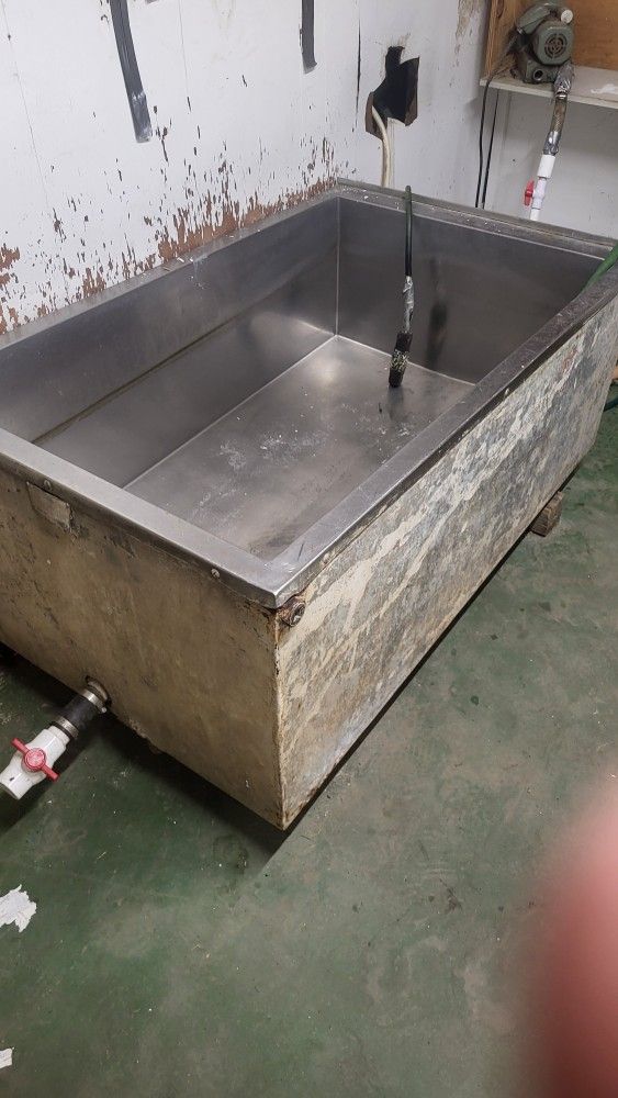 Minnow Tank With Pump