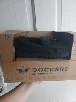 Men's slippers size 11