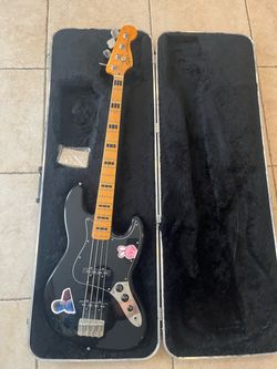 Squier Classic Vibe Jazz Bass w/ Fender Vintage Bass Hardshell Case