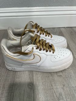 Women Air Force 1 low