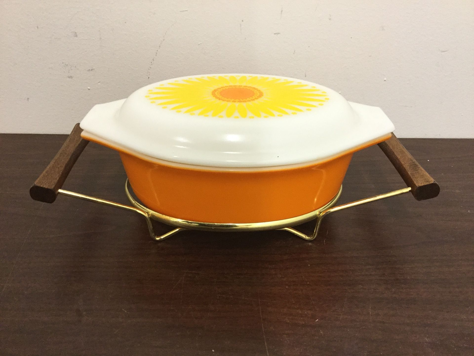 Vintage Pyrex sunflower