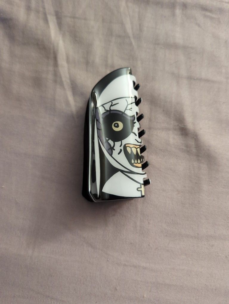 The Nun Hair Clip 
