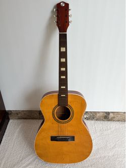 Silvertone acoustic guitar ca. 1960  Good vintage condition!
