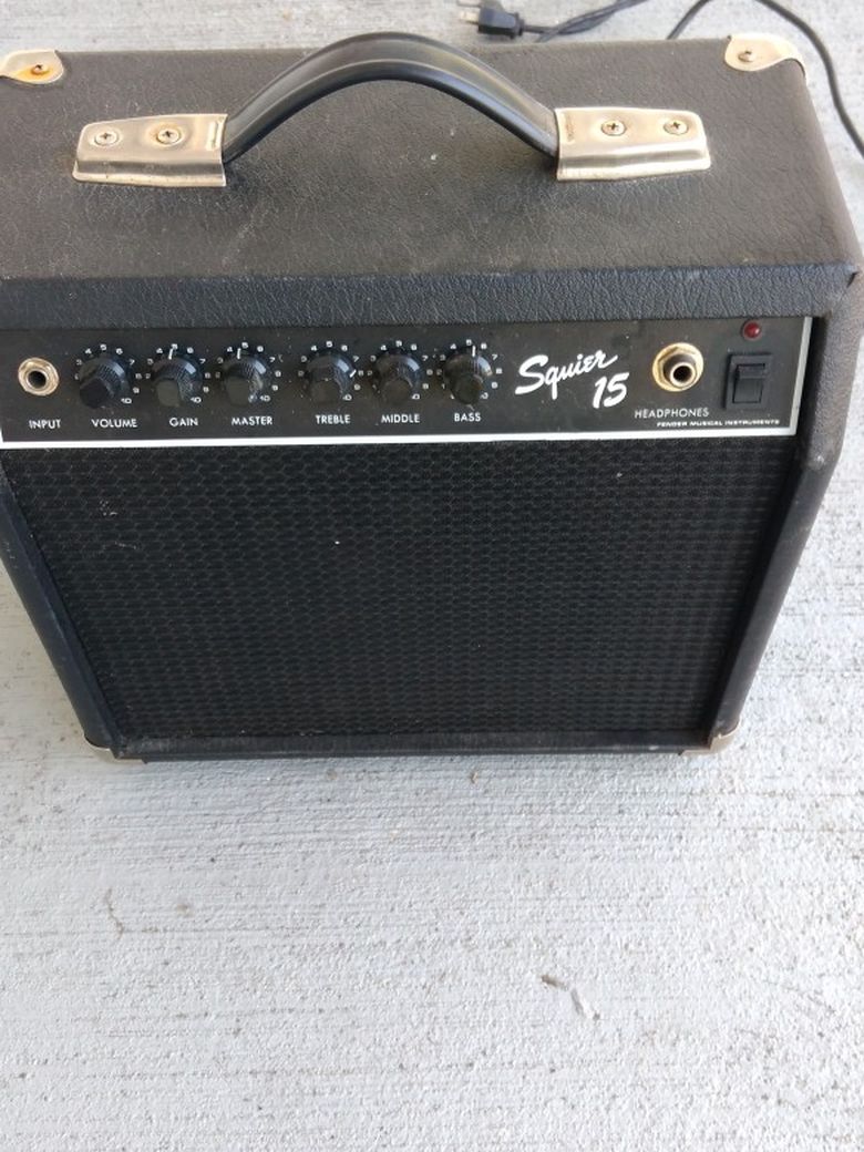 Vintage Fender Squier 15 Guiter Amplifier 