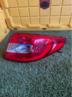 2016 Hyundai Sonata Right/Passenger side Tail Light Part