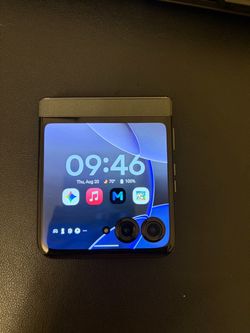 Motorola Moto Razr (2024) - 256GB - Locked! Boost Mobile - Great Condition!
