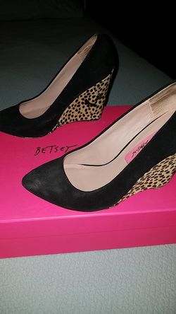 Black and leopard print wedges