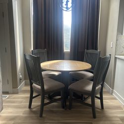 Wood Top, Round Table with 4 matching chairs