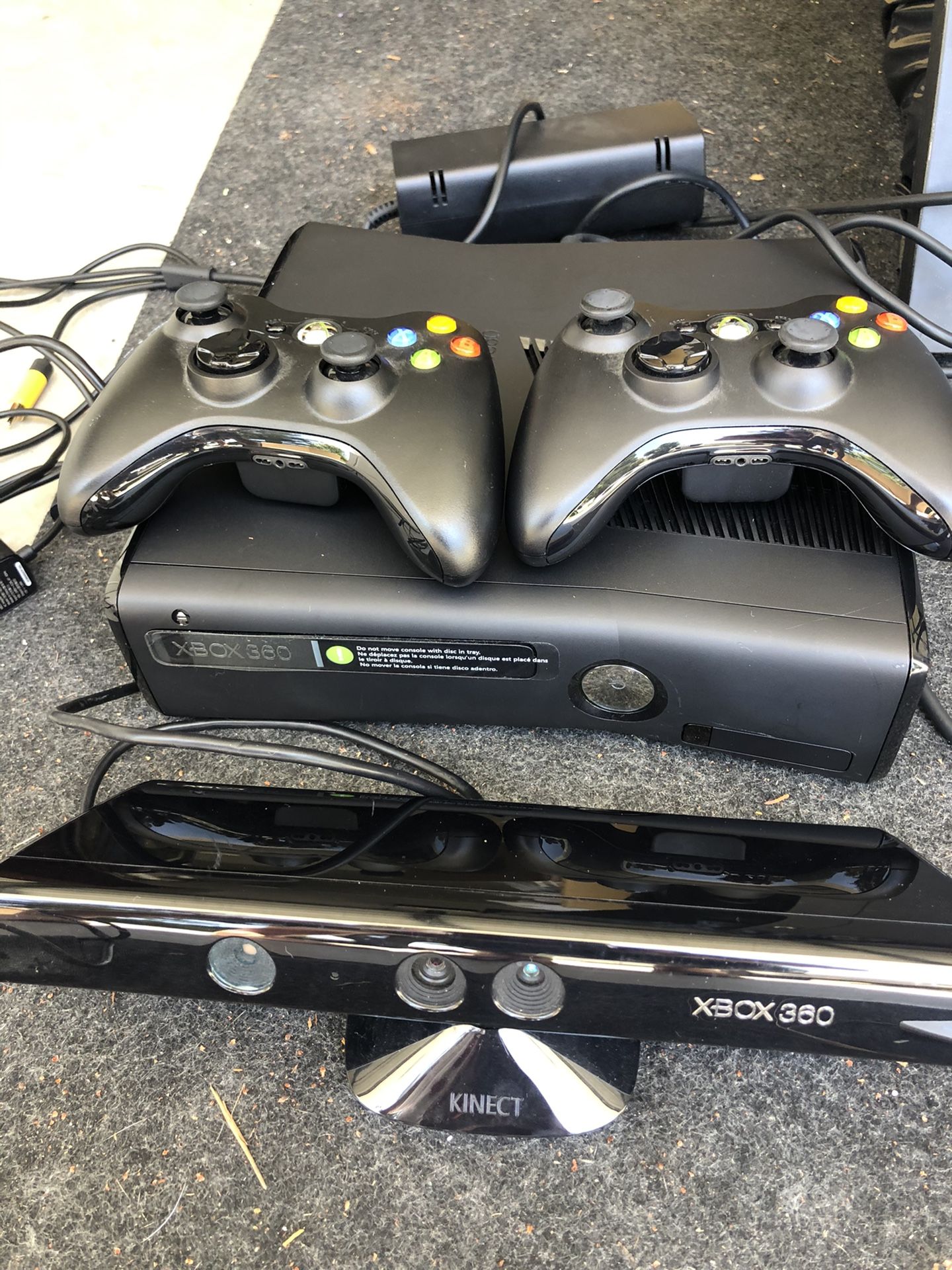 Xbox360 w/Kinect and 14games
