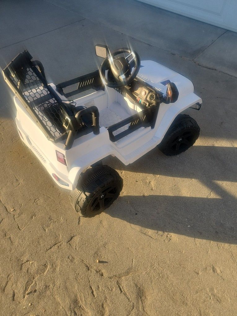 New JEEP NEEDS BATTERY  200 