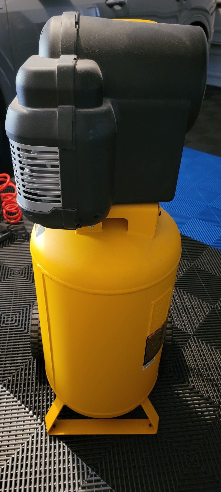 DeWalt 225 psi 15 gallon air compressor