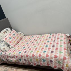 Children’s Bee Full Size With Mattress