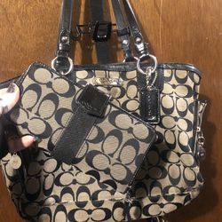 COACH Tote/Diaper Shoulder Bag XL Black/Tan Monogram Travel Purse  M0976-F13803 for Sale in Hayward, CA - OfferUp