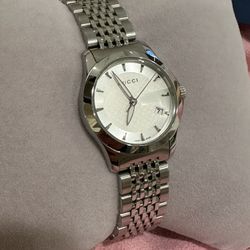 Gucci G-Timeless Women’s Watch YA126501 USED