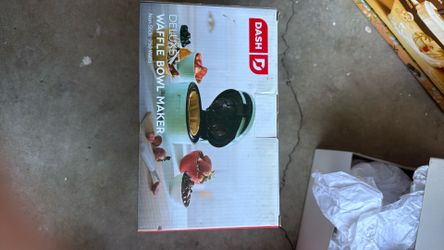 Waffle bowl maker