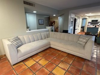 Modern Oversized L-Shaped Sectional Sofa – 8'10" x 8'10"