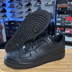 NIKE AIR FORCE ONE SIZE 11.5