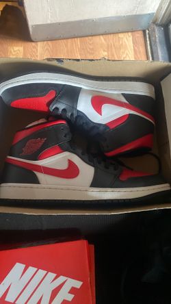 Jordan 1 MID