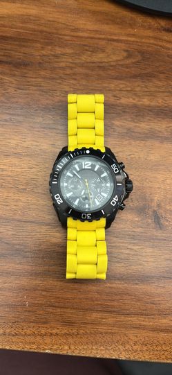 Michael Kors MK-8236 Black Dial Chronograph Yellow Silicone Strap Men’s Watch!