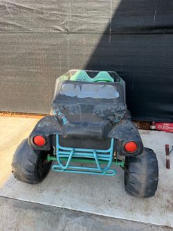 grave digger power wheel , NOT FREE , shoot me a offer