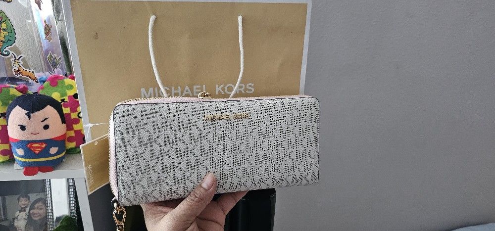 Michael Kors Beautiful Wallet