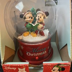 Disney Mickey And Minnie Mouse Plastic Musical Blowing Snow Globe