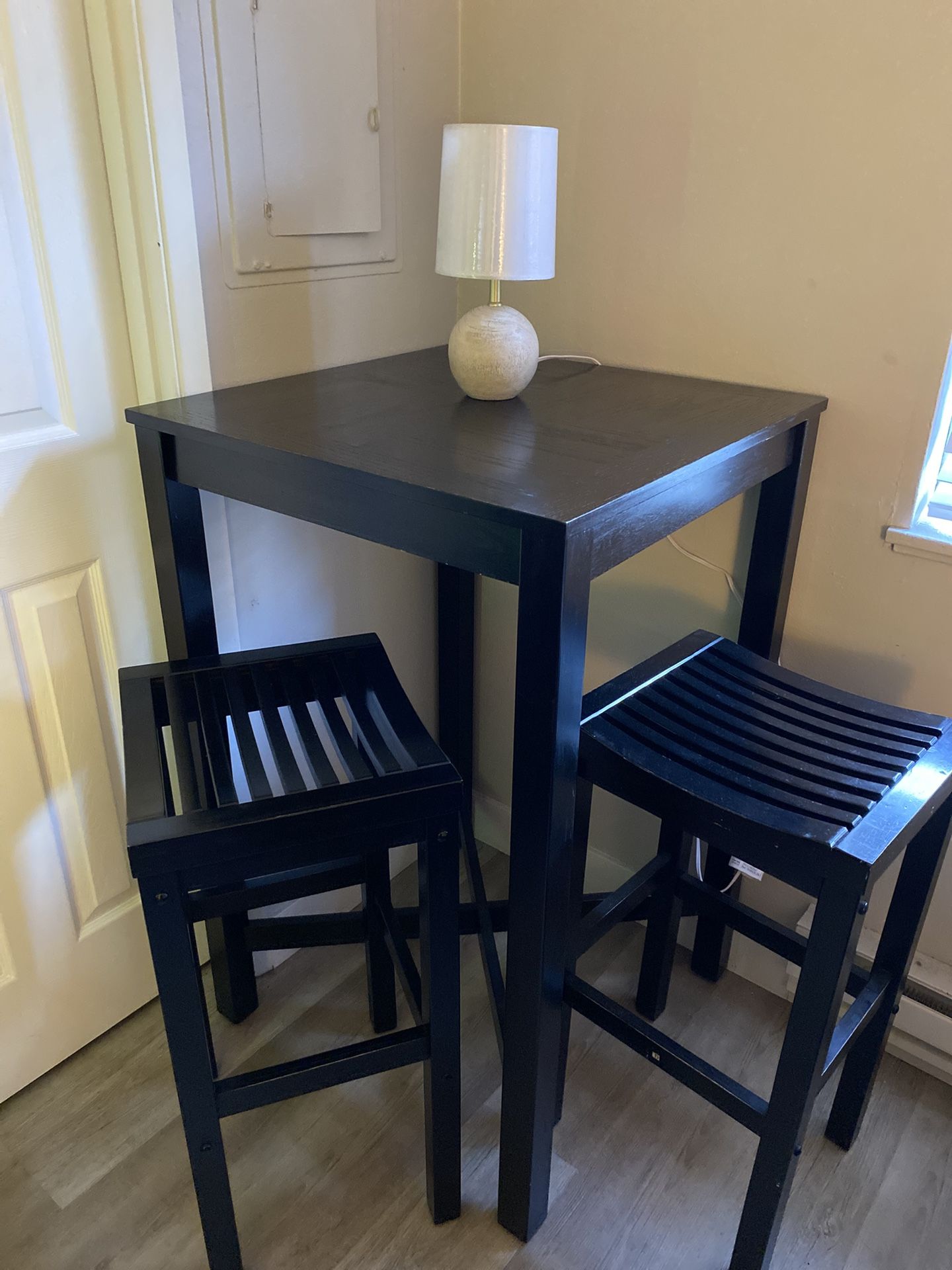 High Table With 2 Stools