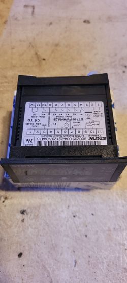 Brand New ST710-PWHVM.26 new Temperature Controller