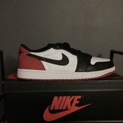 Jordan 1 Black Toe Low SIZE 9.5